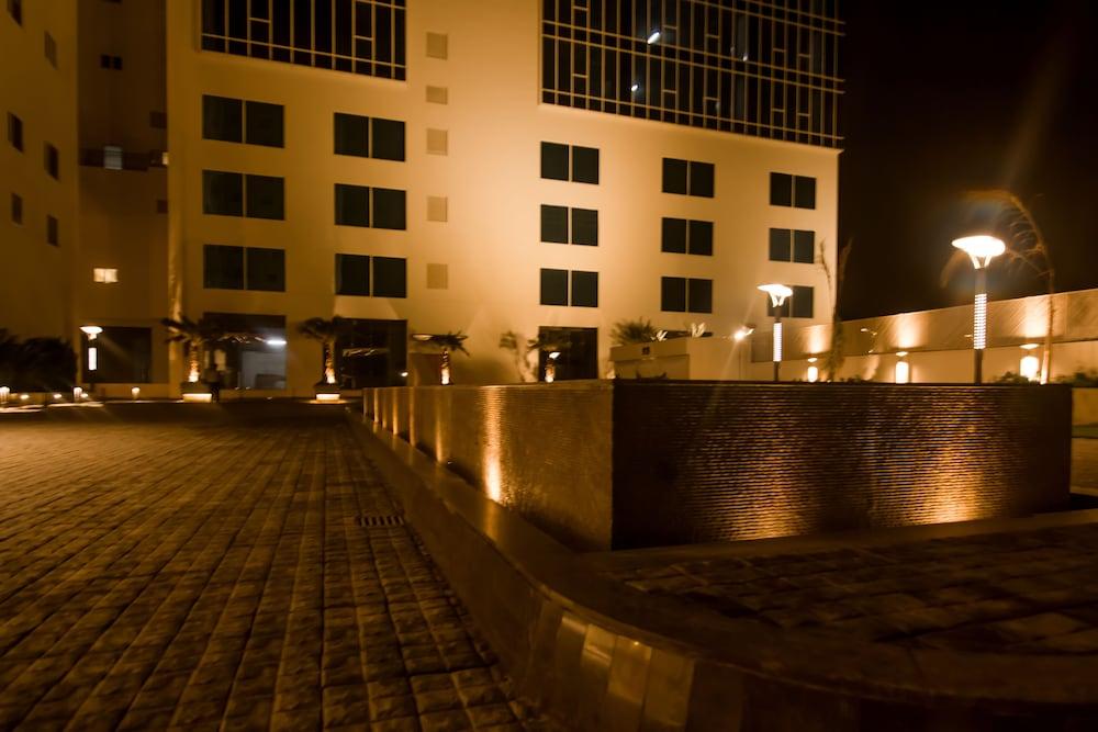 Lemon Tree Hotel, Sector 60, Gurugram Gurgaon Dış mekan fotoğraf