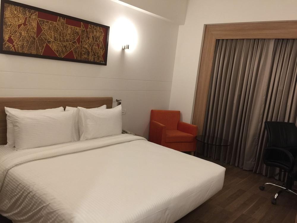 Lemon Tree Hotel, Sector 60, Gurugram Gurgaon Dış mekan fotoğraf