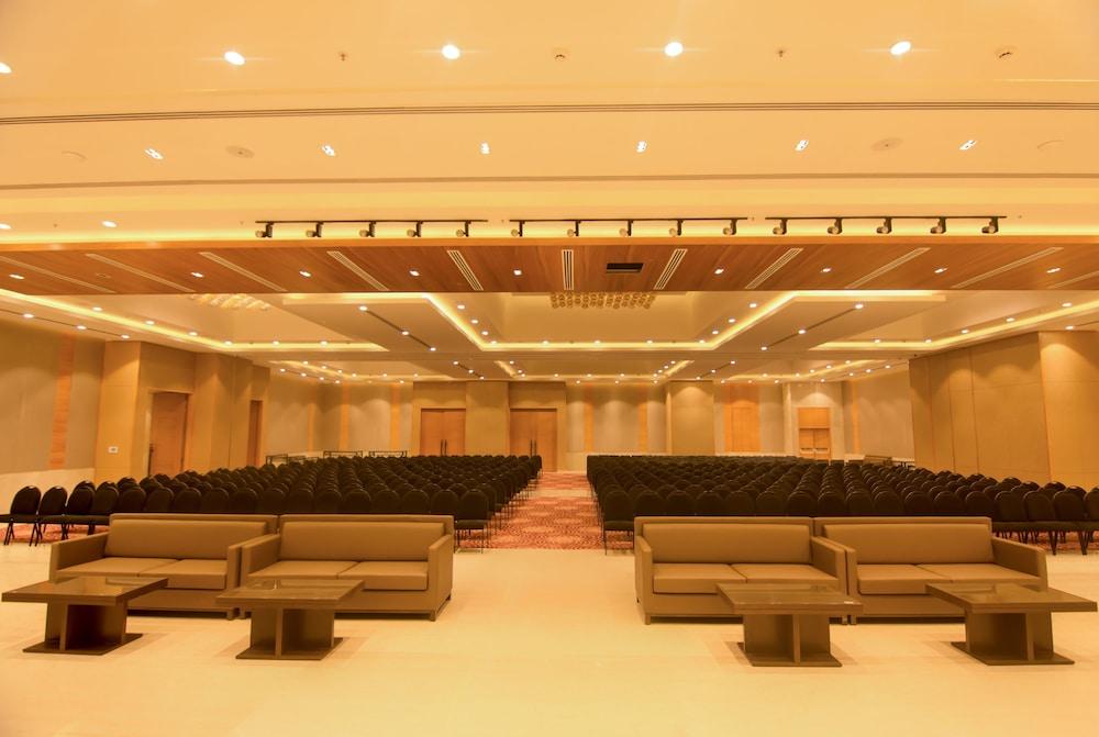 Lemon Tree Hotel, Sector 60, Gurugram Gurgaon Dış mekan fotoğraf