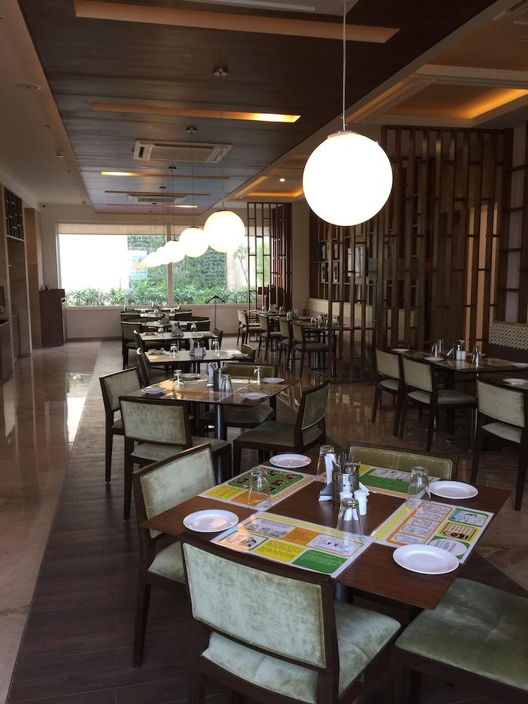 Lemon Tree Hotel, Sector 60, Gurugram Gurgaon Dış mekan fotoğraf