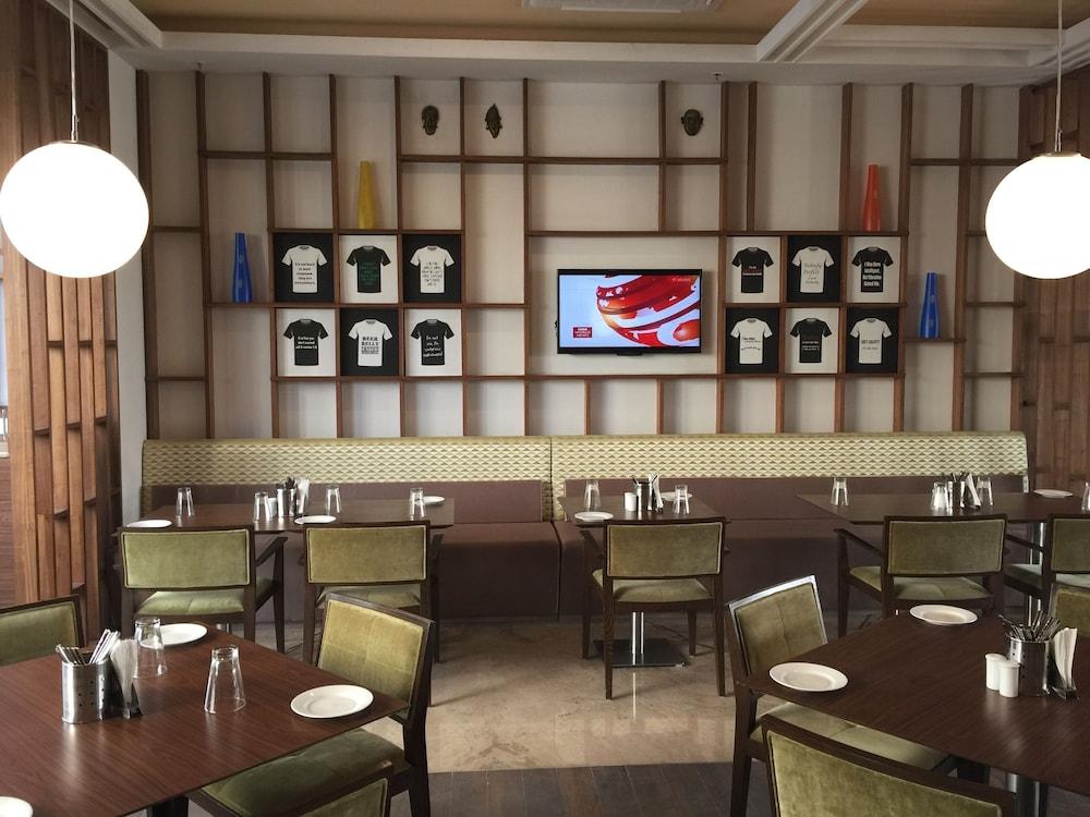 Lemon Tree Hotel, Sector 60, Gurugram Gurgaon Dış mekan fotoğraf
