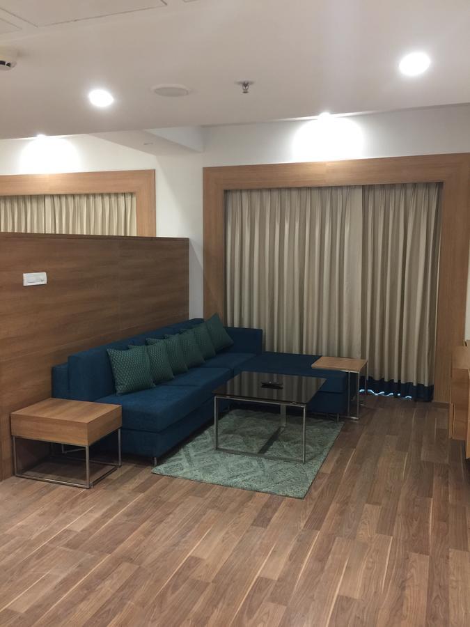Lemon Tree Hotel, Sector 60, Gurugram Gurgaon Dış mekan fotoğraf